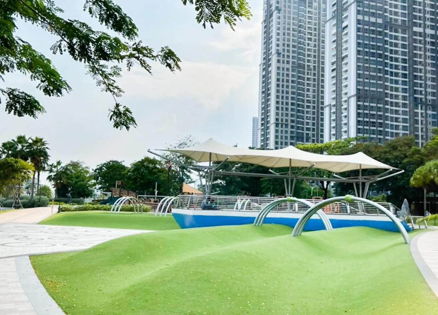 Elite Landmark Plus Saigon Riverside Vietnam